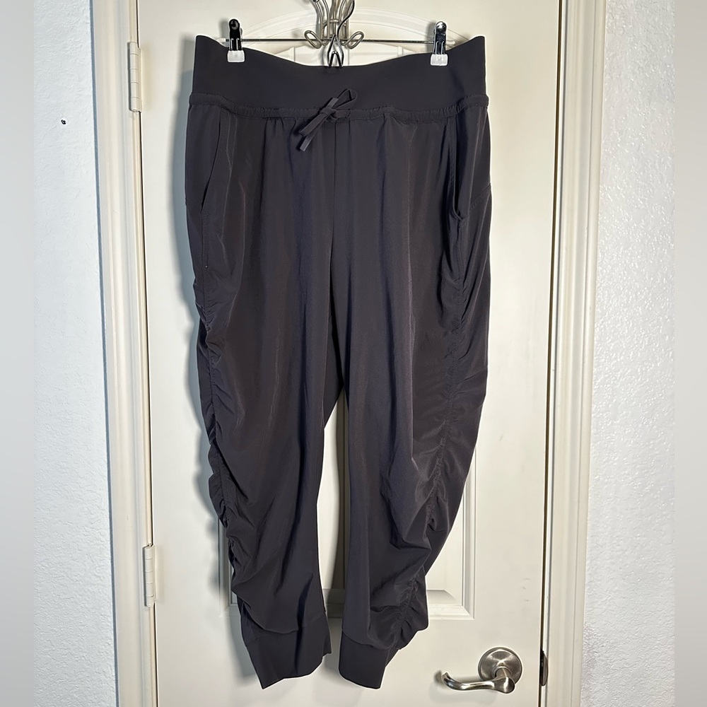 Athleta Attitude Jogger Pants Ruched Leg Ankle Lightweight in Slate Gray size 12